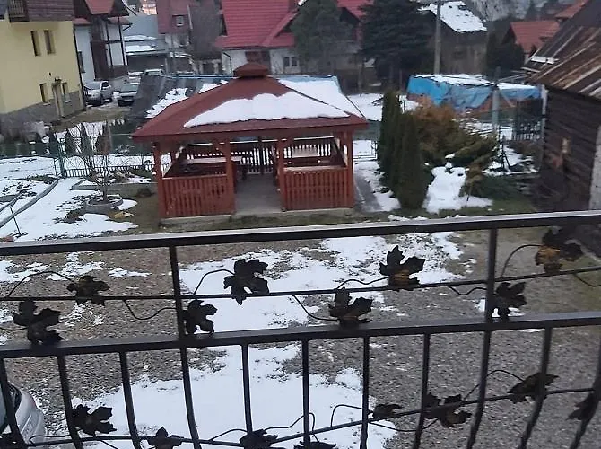 Dom Pod Winogronem 슈차브니차