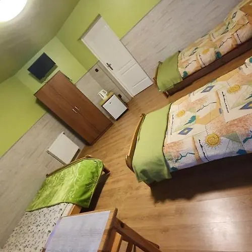 Dom Pod Winogronem 슈차브니차