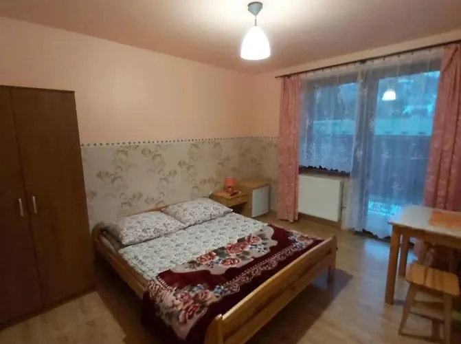 Dom Pod Winogronem * 슈차브니차