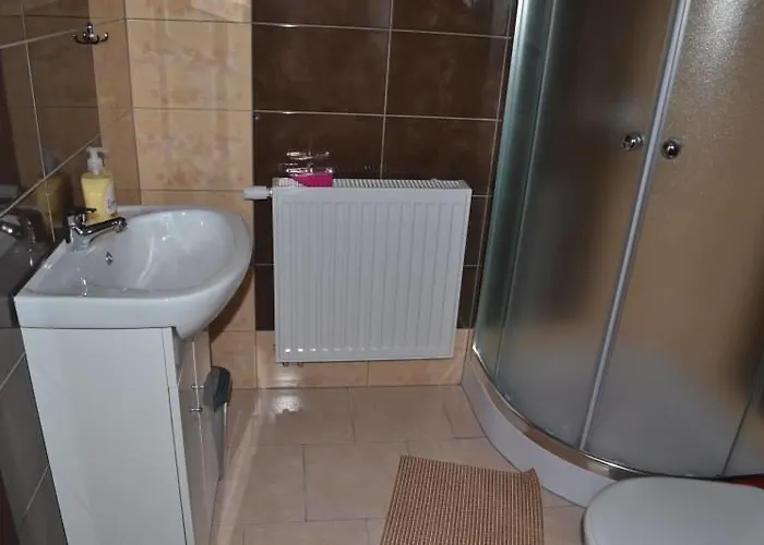 홈스테이 Dom Pod Winogronem 슈차브니차